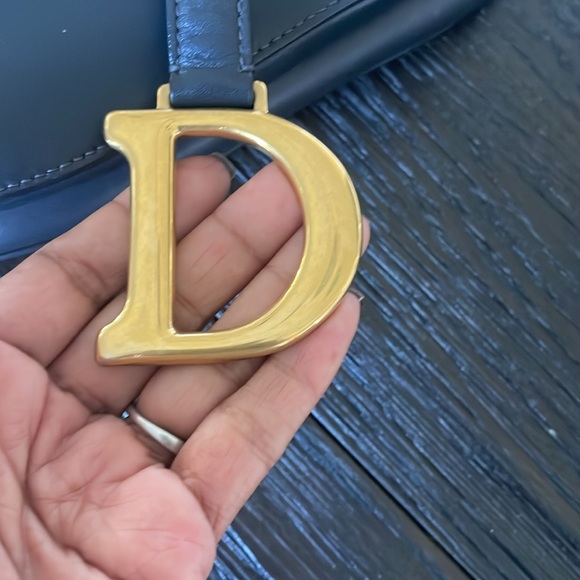 Saddle Handbag Leather Medium with strap. Outside and inside is great condition - Picture 9 of 12